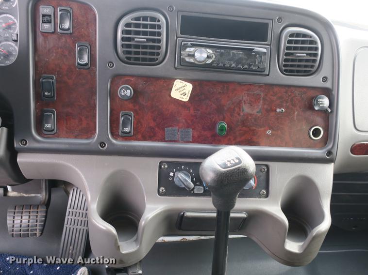 image for item DB8890 2005 Freightliner Business Class M2 semi truck