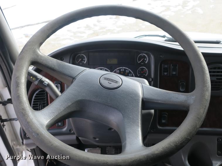 image for item DB8890 2005 Freightliner Business Class M2 semi truck