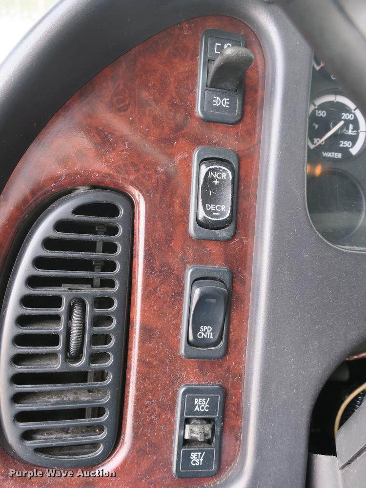 image for item DB8890 2005 Freightliner Business Class M2 semi truck