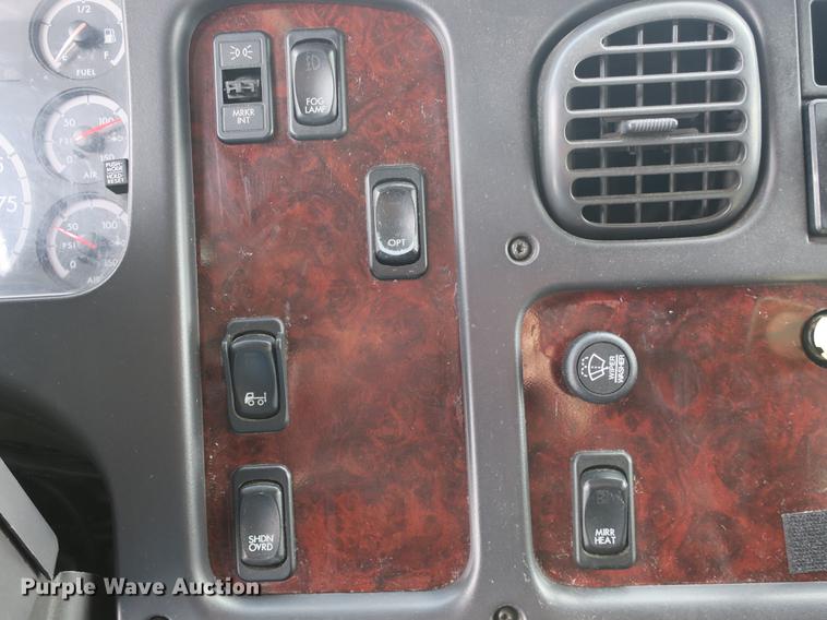 image for item DB8890 2005 Freightliner Business Class M2 semi truck