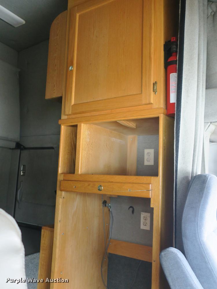 image for item DB8890 2005 Freightliner Business Class M2 semi truck