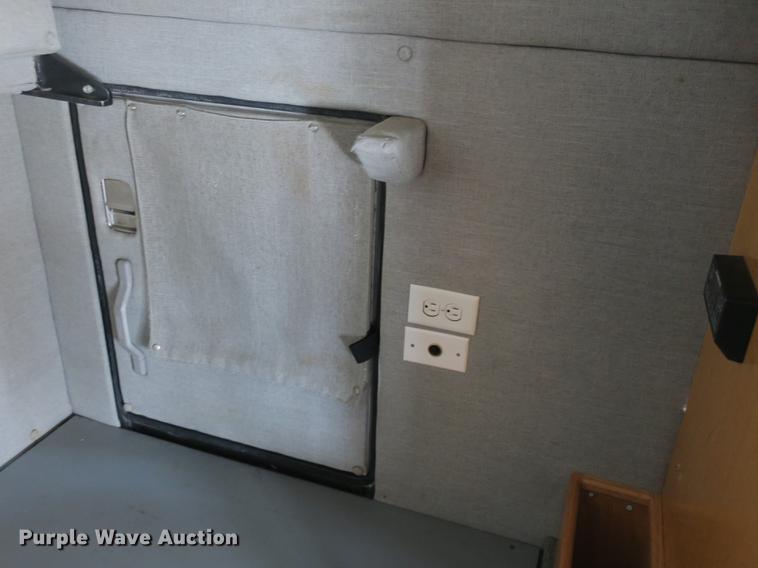 image for item DB8890 2005 Freightliner Business Class M2 semi truck