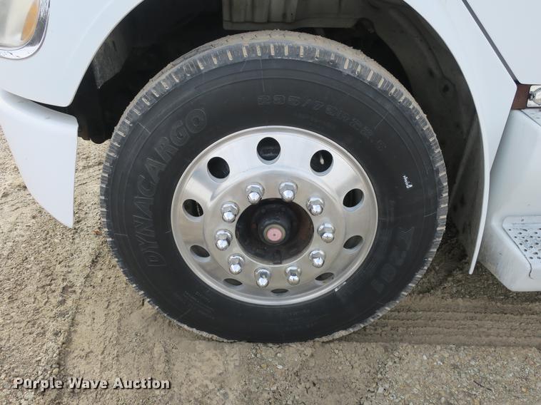 image for item DB8890 2005 Freightliner Business Class M2 semi truck