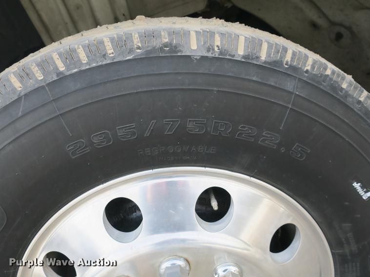 image for item DB8890 2005 Freightliner Business Class M2 semi truck