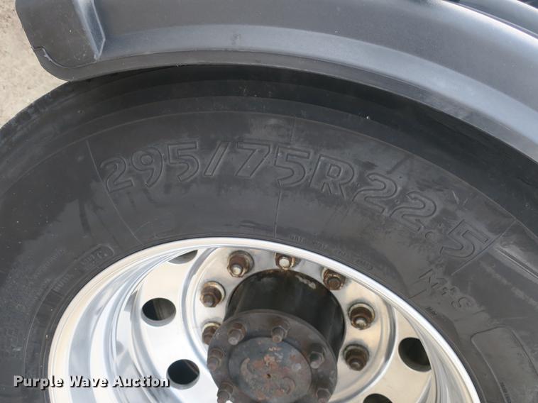 image for item DB8890 2005 Freightliner Business Class M2 semi truck