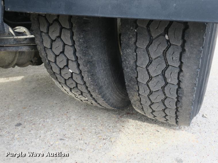 image for item DB8890 2005 Freightliner Business Class M2 semi truck