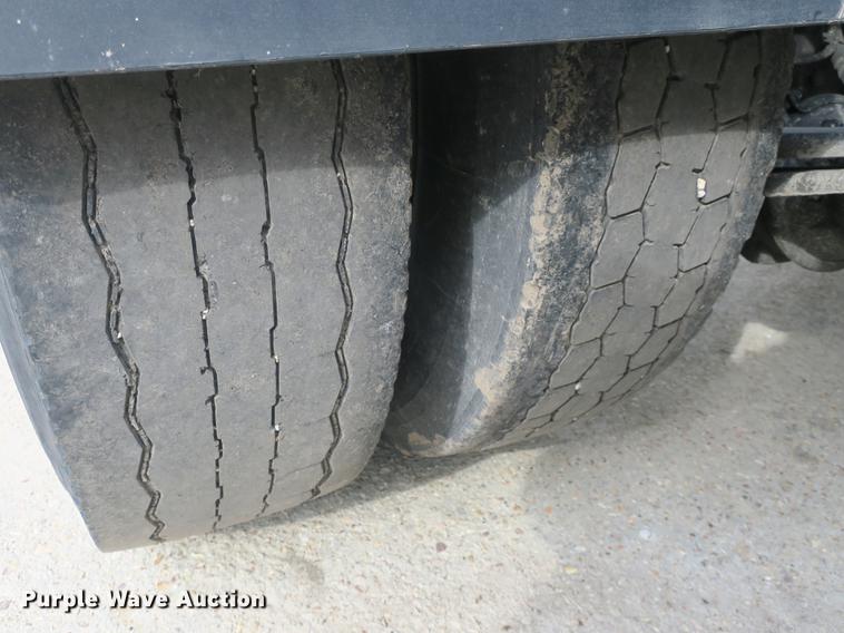 image for item DB8890 2005 Freightliner Business Class M2 semi truck