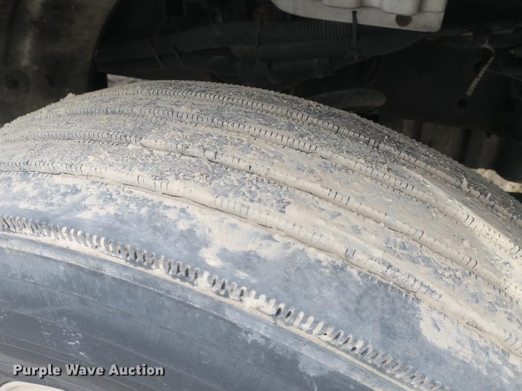 image for item DB8890 2005 Freightliner Business Class M2 semi truck