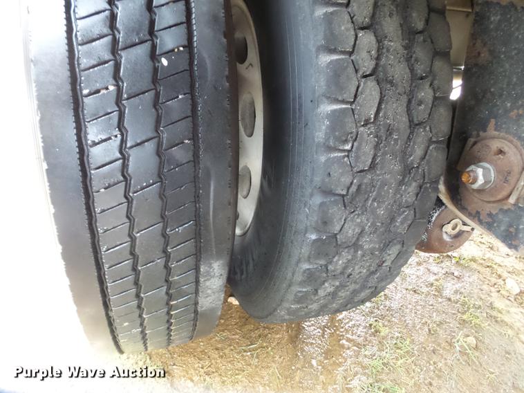 image for item DD2322 2006 Corn Husker double hopper bottom grain trailer