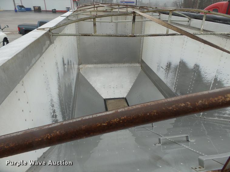 image for item DD2322 2006 Corn Husker double hopper bottom grain trailer