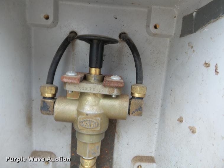 image for item DD2322 2006 Corn Husker double hopper bottom grain trailer