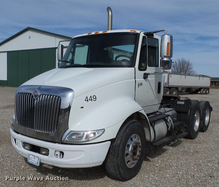 image for item DD2354 2007 International 8600 semi truck