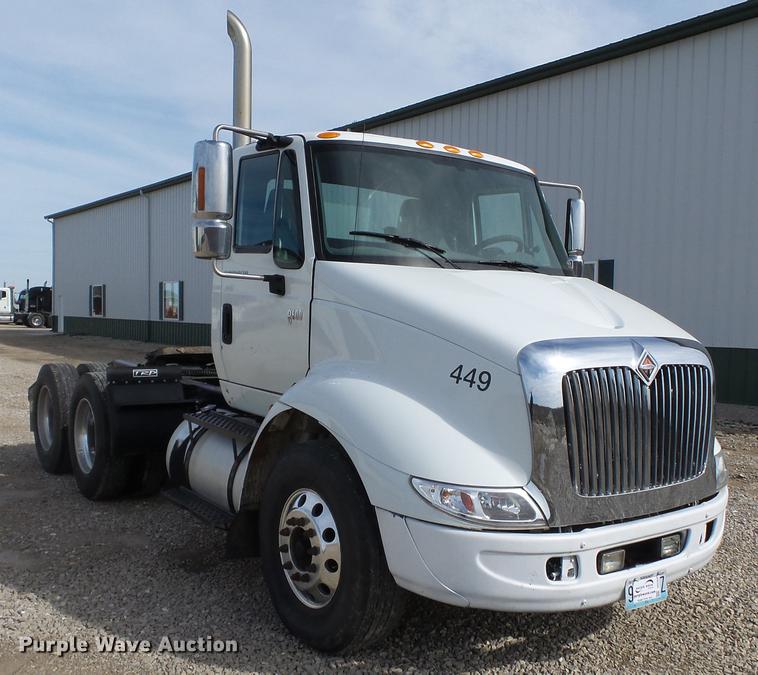 image for item DD2354 2007 International 8600 semi truck