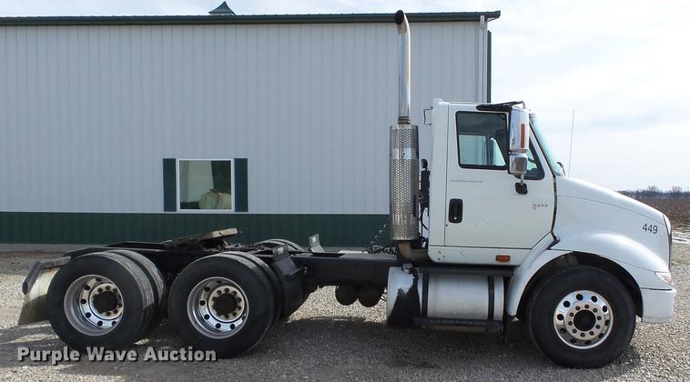 image for item DD2354 2007 International 8600 semi truck