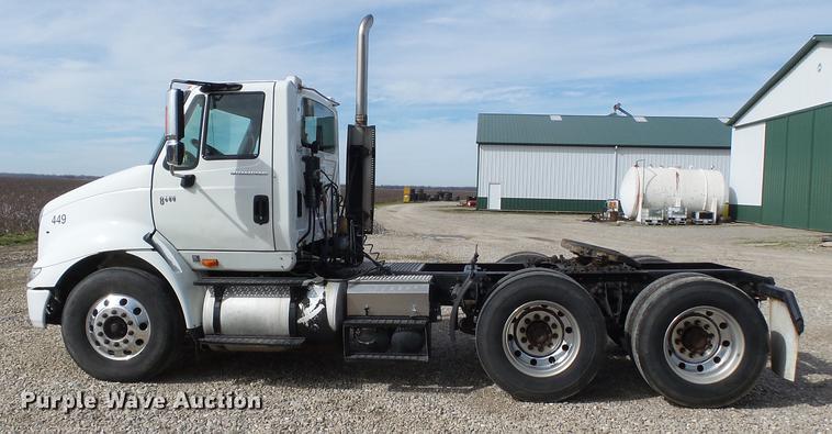 image for item DD2354 2007 International 8600 semi truck