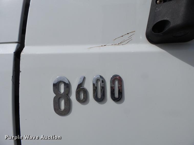 image for item DD2354 2007 International 8600 semi truck