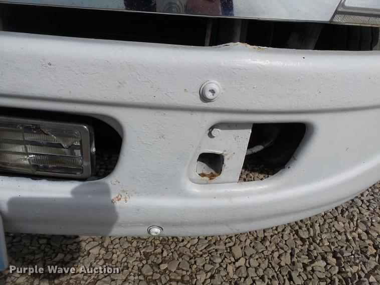 image for item DD2354 2007 International 8600 semi truck