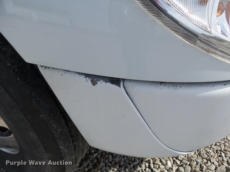 image for item DD2354 2007 International 8600 semi truck