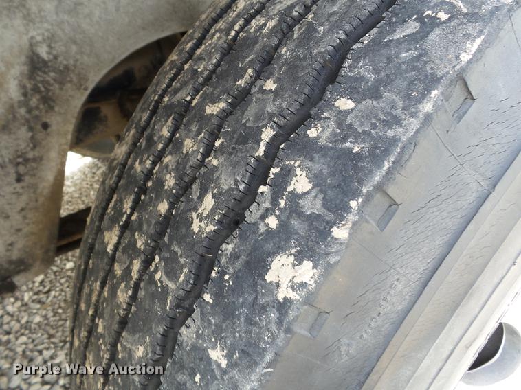 image for item DD2354 2007 International 8600 semi truck