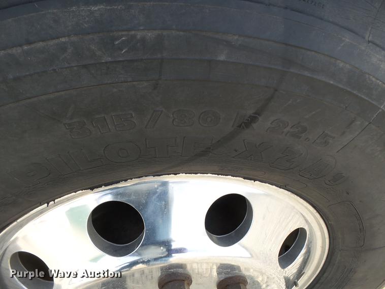 image for item DD2354 2007 International 8600 semi truck