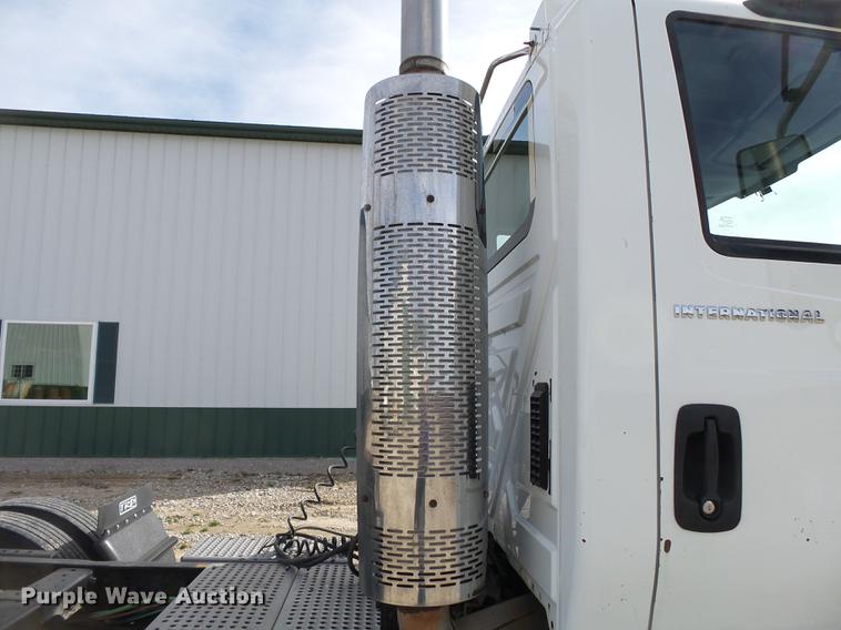 image for item DD2354 2007 International 8600 semi truck