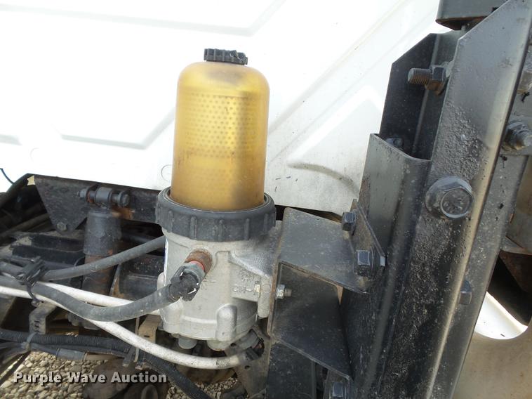 image for item DD2354 2007 International 8600 semi truck