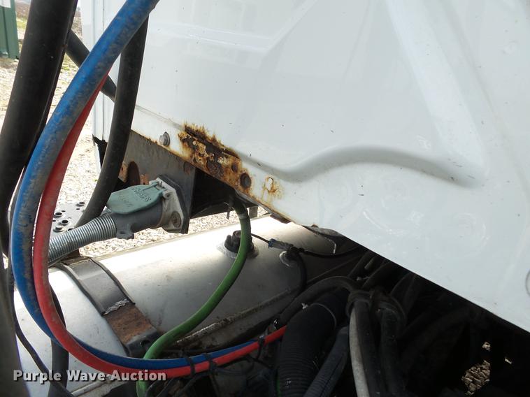 image for item DD2354 2007 International 8600 semi truck