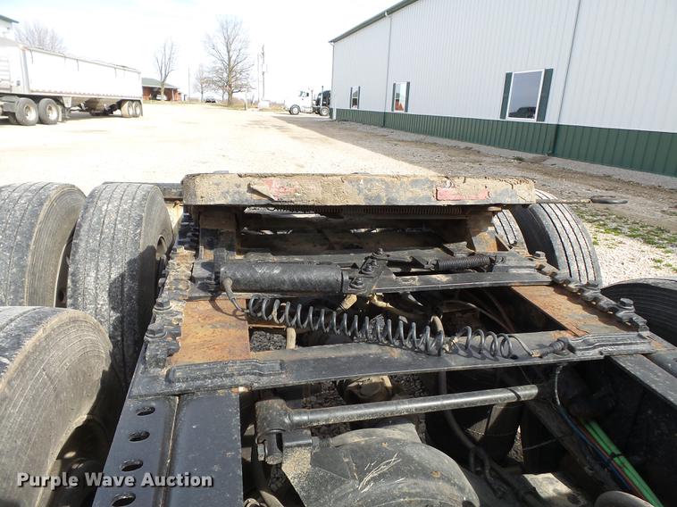 image for item DD2354 2007 International 8600 semi truck