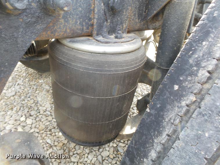 image for item DD2354 2007 International 8600 semi truck