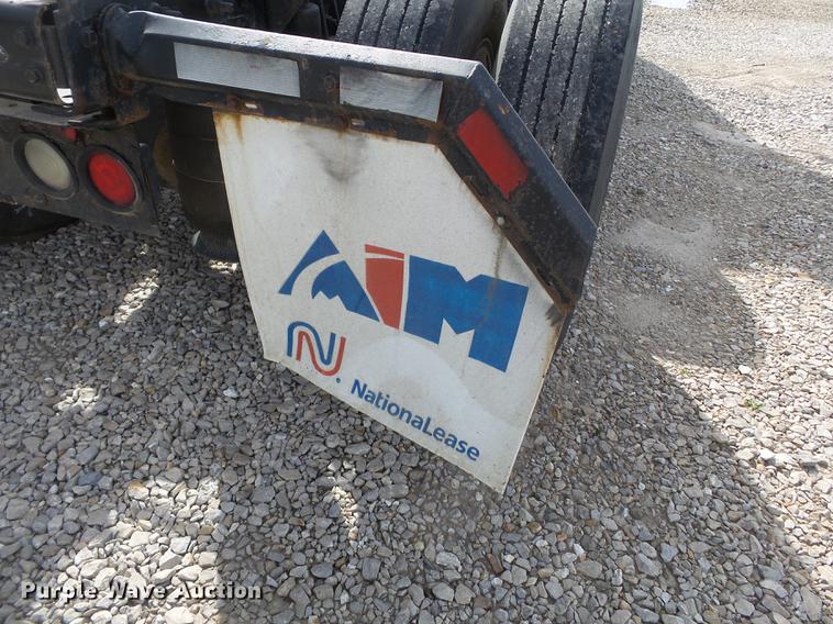 image for item DD2354 2007 International 8600 semi truck