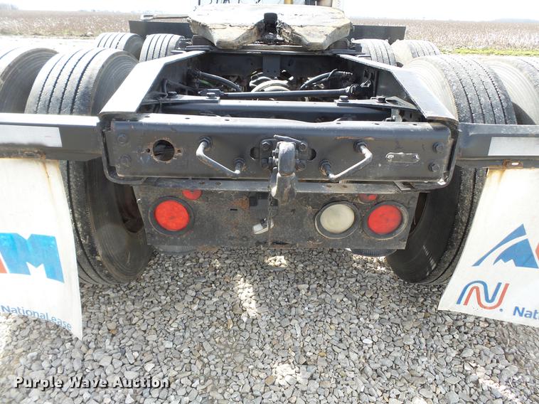 image for item DD2354 2007 International 8600 semi truck