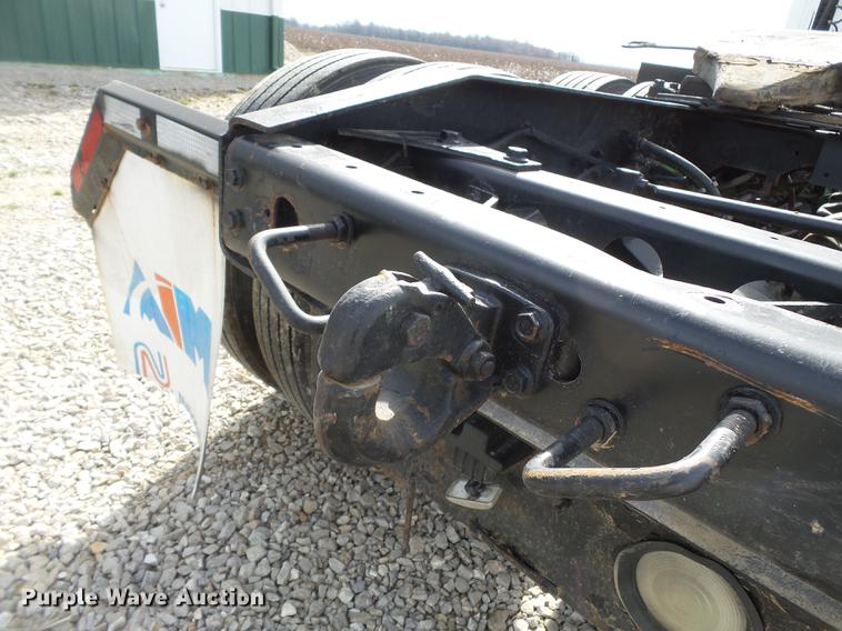 image for item DD2354 2007 International 8600 semi truck