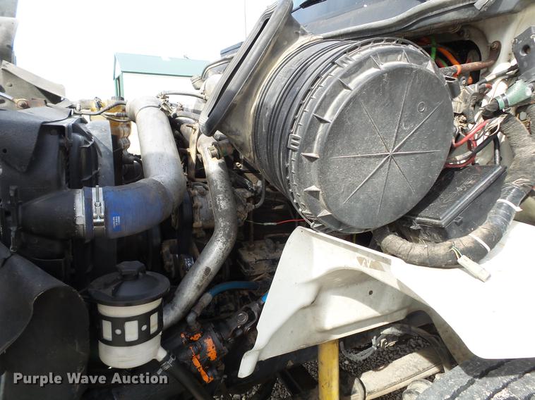 image for item DD2354 2007 International 8600 semi truck