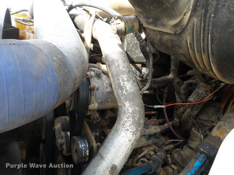 image for item DD2354 2007 International 8600 semi truck