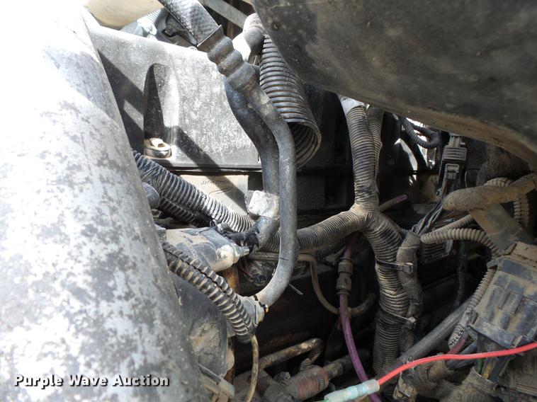 image for item DD2354 2007 International 8600 semi truck