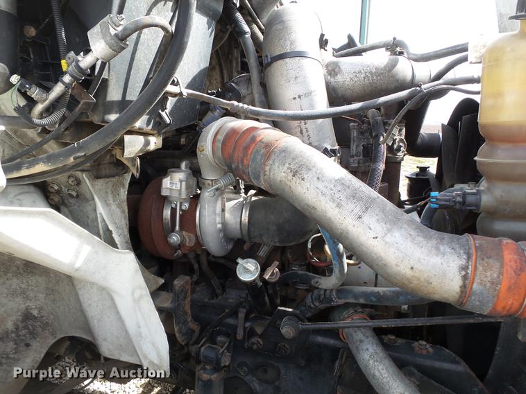 image for item DD2354 2007 International 8600 semi truck