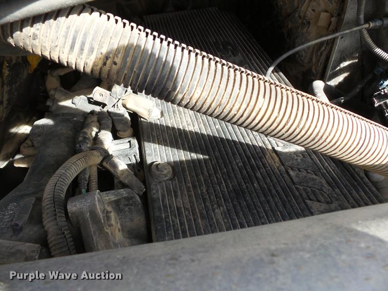 image for item DD2354 2007 International 8600 semi truck