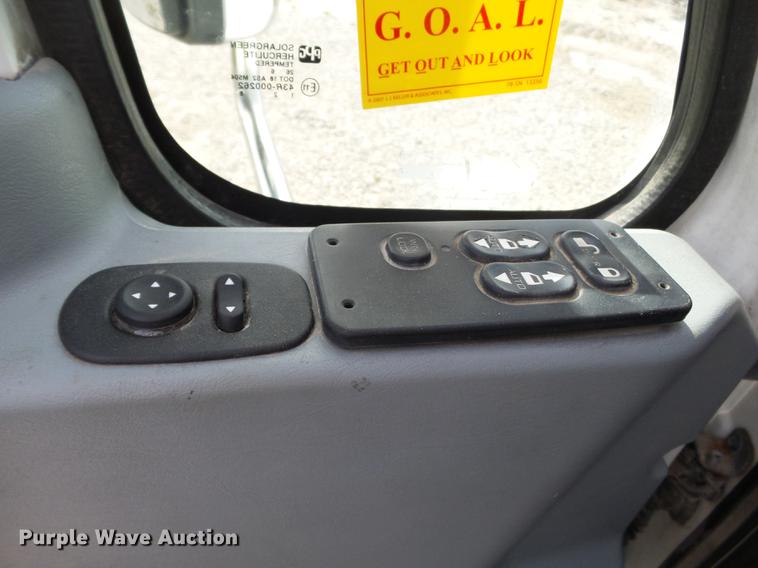 image for item DD2354 2007 International 8600 semi truck