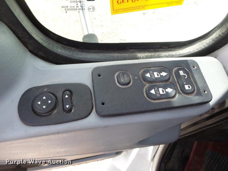 image for item DD2354 2007 International 8600 semi truck