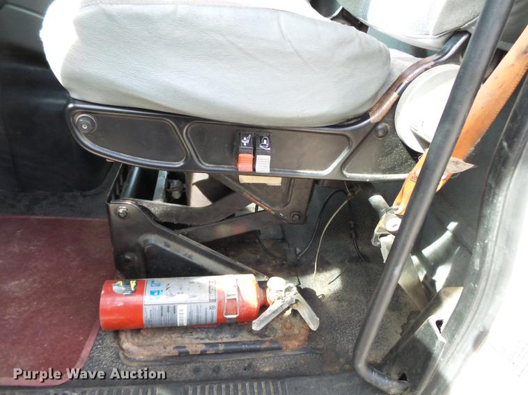 image for item DD2354 2007 International 8600 semi truck