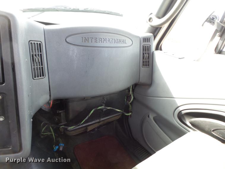 image for item DD2354 2007 International 8600 semi truck