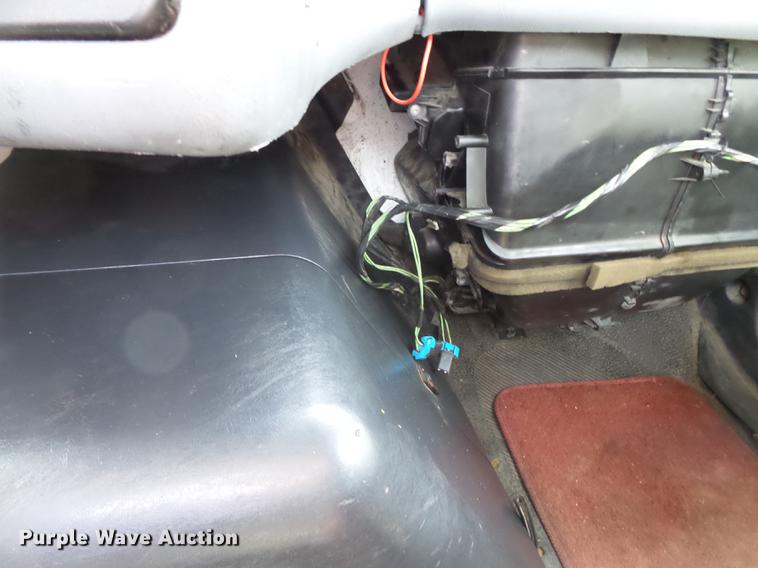 image for item DD2354 2007 International 8600 semi truck