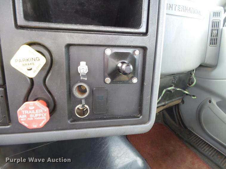 image for item DD2354 2007 International 8600 semi truck