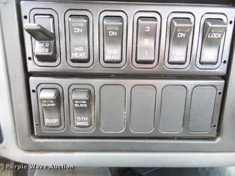 image for item DD2354 2007 International 8600 semi truck