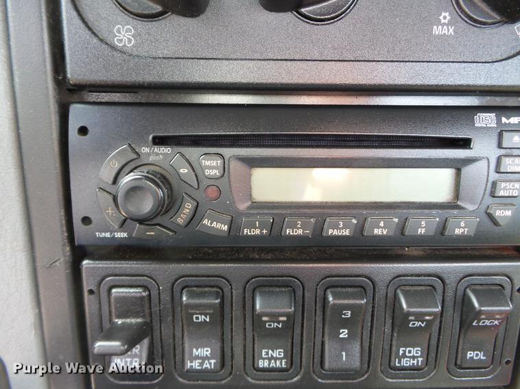 image for item DD2354 2007 International 8600 semi truck