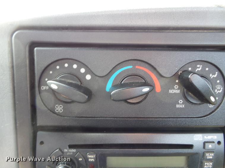 image for item DD2354 2007 International 8600 semi truck