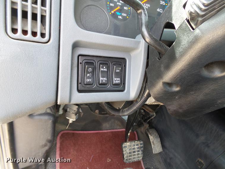 image for item DD2354 2007 International 8600 semi truck