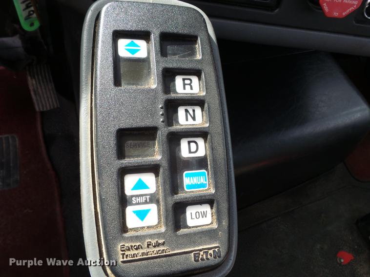 image for item DD2354 2007 International 8600 semi truck