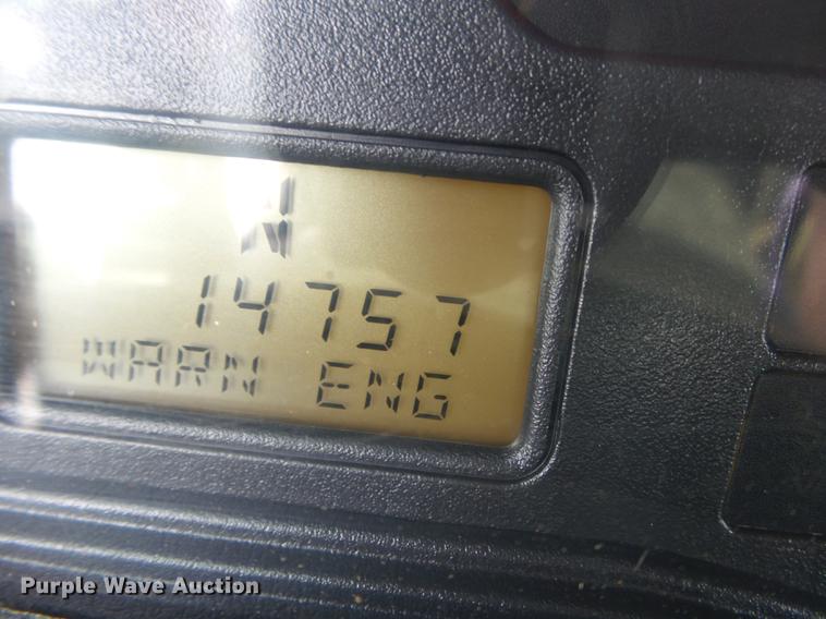 image for item DD2354 2007 International 8600 semi truck