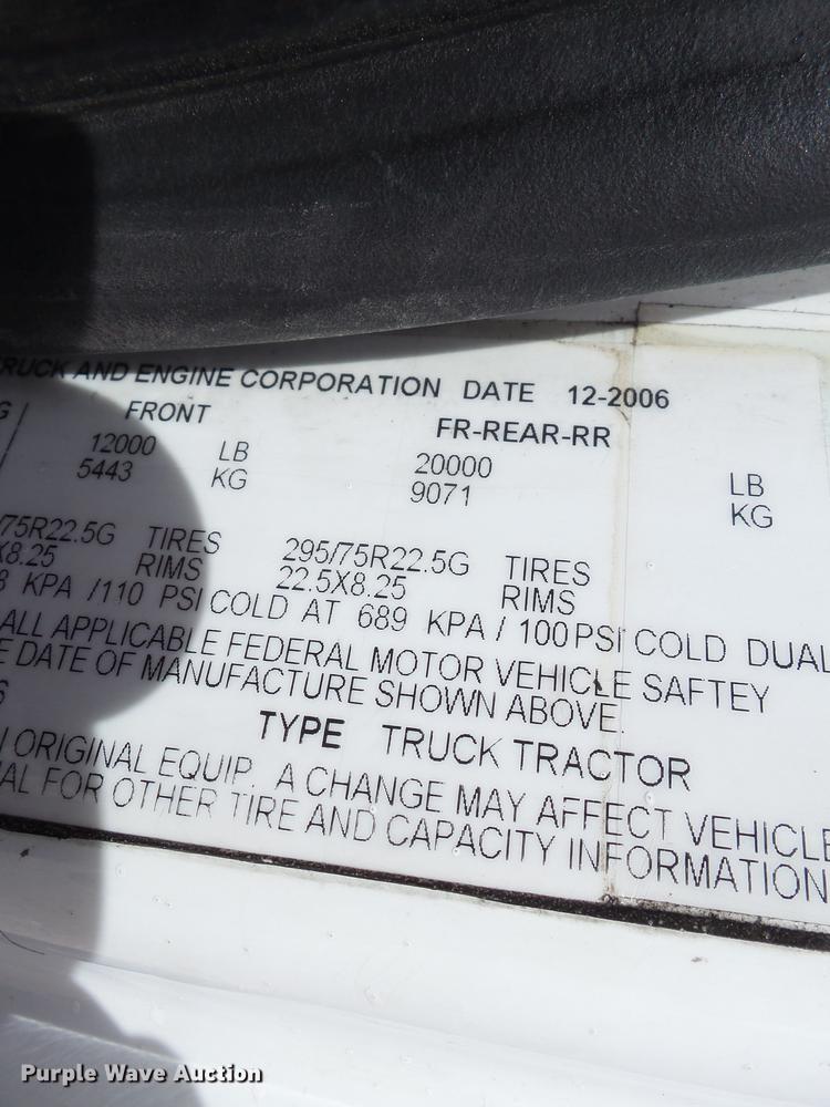 image for item DD2354 2007 International 8600 semi truck